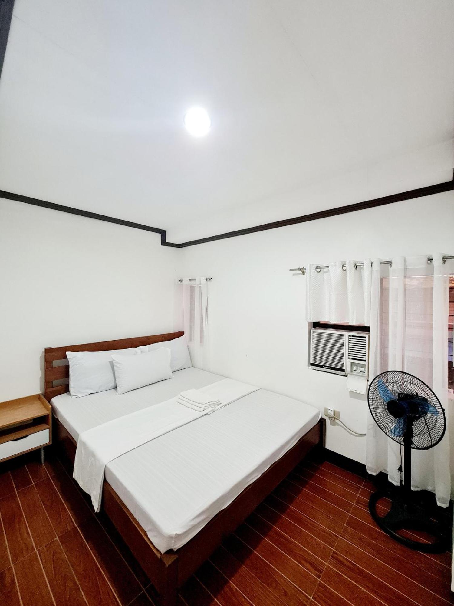 Calapan City Fully Furnished House Transient Near Xentromall L39 Bagian luar foto