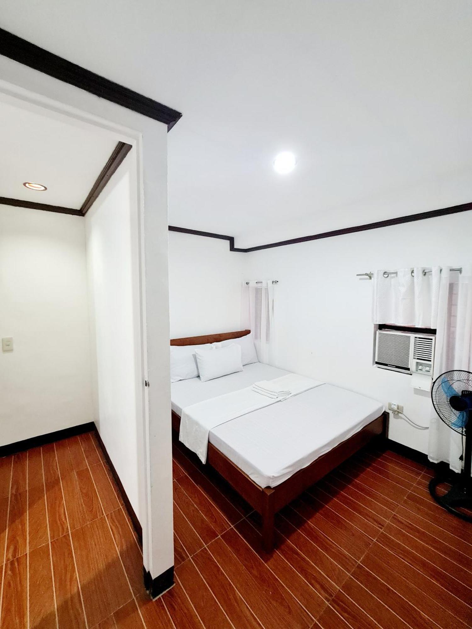 Calapan City Fully Furnished House Transient Near Xentromall L39 Bagian luar foto